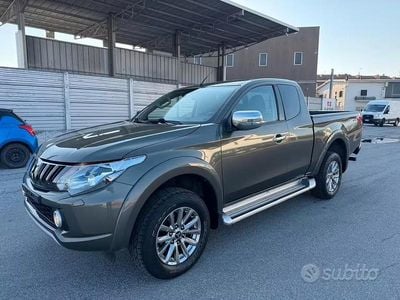 Usata Mitsubishi L200 Invite 181 CV (133 kW) 2017 Grigio Pick-up