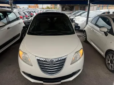 Usado Lancia Ypsilon S 95 HP (69 kW) 2013 Branco Citadino
