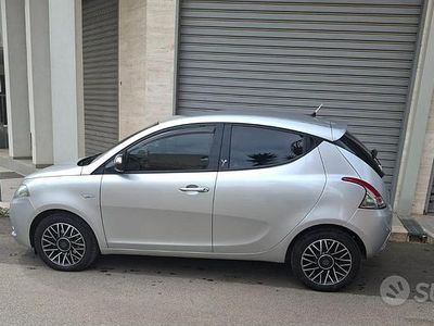 Usata Lancia Ypsilon 95 CV (69 kW) 2016 Grigio Utilitaria