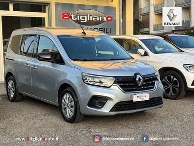 Usado Renault Kangoo Edition One 95 CV (69 kW) 2022 Plateado Monovolumen