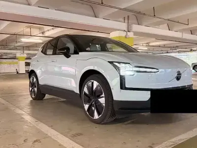 Usata Volvo EX30 Performance 116 kW (158 CV) 2024 Bluazzurro SUV