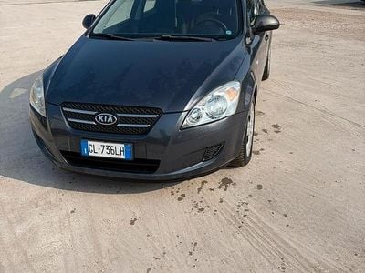 Usata Kia Ceed 105 CV (77 kW) 2008 Grigio Utilitaria