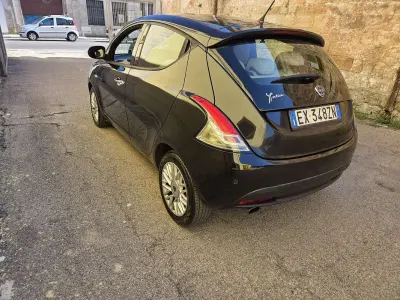 Usata Lancia Ypsilon 69 CV (50 kW) 2015 Utilitaria