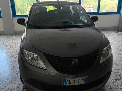 Usata Lancia Ypsilon Silver 69 CV (50 kW) 2023 Grigio Utilitaria