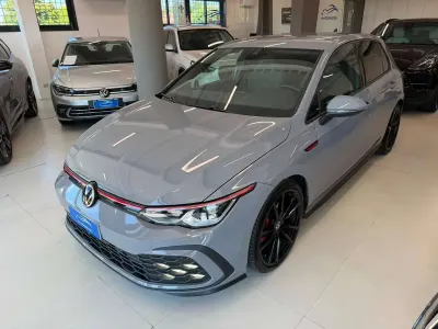 Usata VW Golf VIII GTI 245 CV (180 kW) 2020 Grigio moonstone grey Berlina