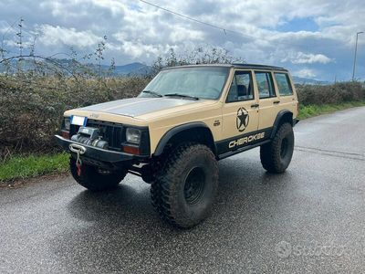 usata Jeep Cherokee xj 4.0 gomme 37 tutto omologato