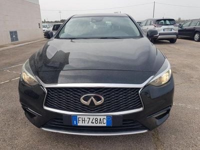 Infiniti Q30