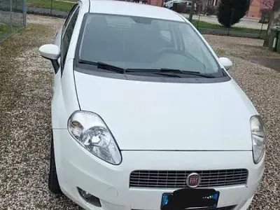 Usata Fiat Grande Punto Active 75 CV (55 kW) 2009 Bianco Utilitaria
