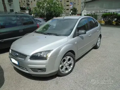 Usata Ford Focus 90 CV (66 kW) 2007 Giallo Utilitaria