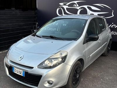 Brugt Renault Clio II Dynamique 75 HK (55 kW) 2011 Sølv Sedan