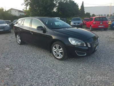 Usata Volvo V60 Summum 163 CV (119 kW) 2012 Nero Station wagon