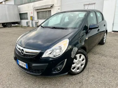 Usado Opel Corsa 75 HP (55 kW) 2013 Preto Citadino