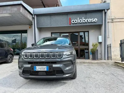 Käytetty Jeep Compass Longitude 131 HP (96 kW) 2022 Harmaa Katumaasturi