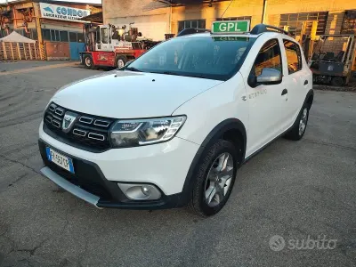 Usata Dacia Sandero Stepway 90 CV (66 kW) 2017 Bianco Berlina