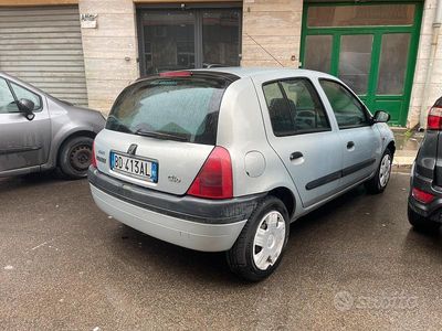 Brugt Renault Clio II 58 HK (42 kW) 1998 Grå Sedan
