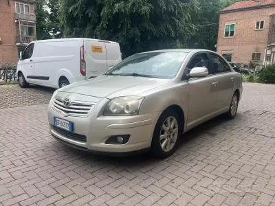 Usata Toyota Avensis Executive 126 CV (92 kW) 2007 Marrone Station wagon