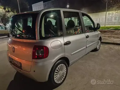 Begagnad Fiat Multipla 116 HK (85 kW) 2009 Grå Minibuss