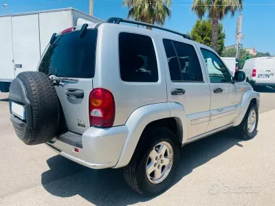 Usata Jeep Cherokee Limited 150 CV (110 kW) 2004 Grigio SUV