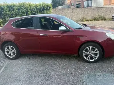 Usata Alfa Romeo Giulietta 105 CV (77 kW) 2012 Rosso Utilitaria