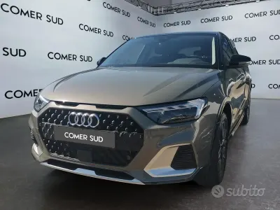 Nuova Audi A1 Ambiente 116 CV (85 kW) 2026 Cronos grey / tetto nero SUV
