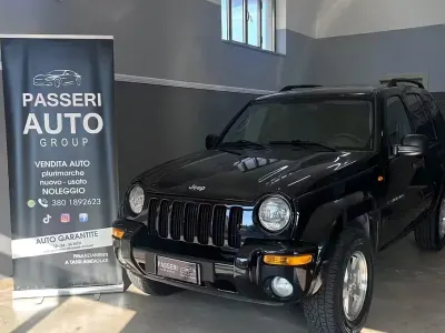 Usata Jeep Cherokee Sport 143 CV (105 kW) 2002 Nero SUV