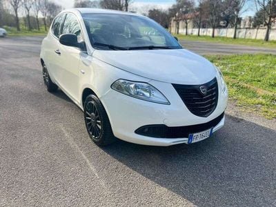 Usata Lancia Ypsilon Platinum 69 CV (50 kW) 2018 Bianco Utilitaria