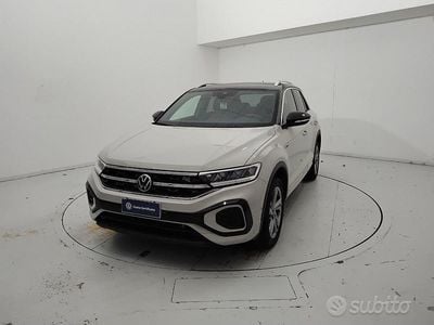 Usata VW T-Roc R-line 150 CV (110 kW) 2023 Giallo SUV