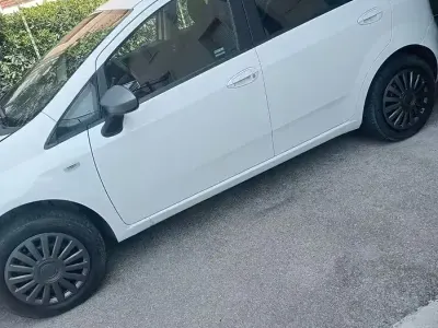 Usata Fiat Grande Punto 77 CV (56 kW) 2009 Bianco Utilitaria