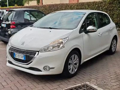 Usata Peugeot 208 Active 82 CV (60 kW) 2013 Bianco Utilitaria