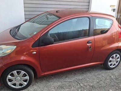 Usata Peugeot 107 Active 68 CV (50 kW) 2010 Arancione Utilitaria