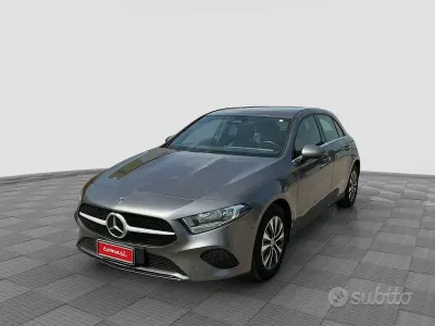Usata Mercedes A180 Executive 136 CV (100 kW) 2023 Grigio montagna Berlina