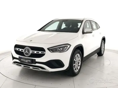 Usata Mercedes GLA200 150 CV (110 kW) 2022 Bianco SUV