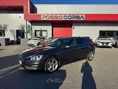 Usata Volvo V60 Summum 150 CV (110 kW) 2016 Nero Station wagon