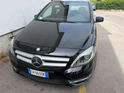 Usata Mercedes B200 Premium 136 CV (100 kW) 2012 Nero Utilitaria
