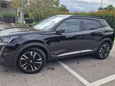 Usata Peugeot e-2008 GT 56 kW (77 CV) 2021 Nero SUV
