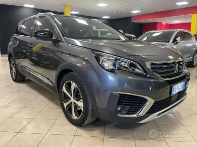 Usata Peugeot 5008 S 120 CV (88 kW) 2017 Grigio SUV