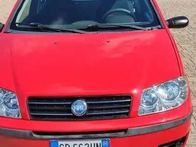 Usata Fiat Punto 60 CV (44 kW) 2004 Rosso Utilitaria