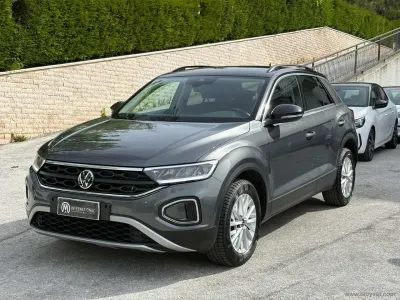 Usata VW T-Roc Life 110 CV (80 kW) 2022 Grigio SUV
