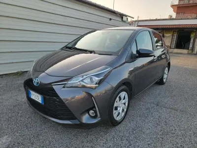 Usata Toyota Yaris Active 73 CV (53 kW) 2018 Grigio Utilitaria