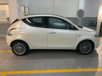 Usata Lancia Ypsilon Gold 69 CV (50 kW) 2012 Bianco Utilitaria