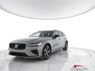 Nuova Volvo V60 Plus 197 CV (144 kW) 2026 Grigio Station wagon