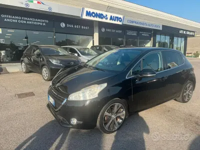 Usata Peugeot 208 Allure 92 CV (67 kW) 2014 Nero Utilitaria