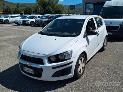 Usata Chevrolet Aveo 69 CV (50 kW) 2012 Bianco Utilitaria