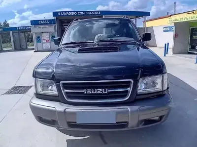Usata Isuzu Trooper 159 CV (116 kW) 1999 Nero SUV