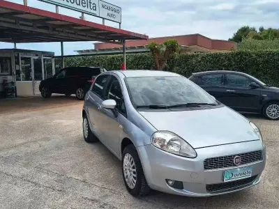 Usata Fiat Grande Punto 77 CV (56 kW) 2009 Grigio Utilitaria