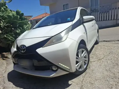 Usata Toyota Aygo Connect Style 68 CV (50 kW) 2014 Bianco Utilitaria