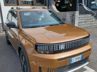 Usata Fiat Grande Panda La Prima 83 kW (113 CV) 2025 Marrone Utilitaria