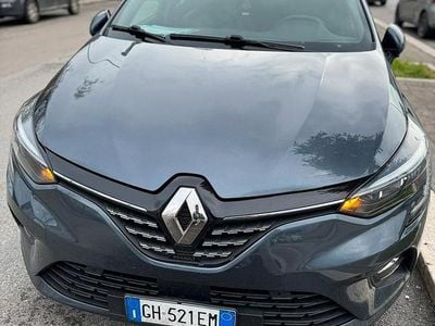 Usata Renault Clio V Intens 101 CV (74 kW) 2021 Grigio Berlina