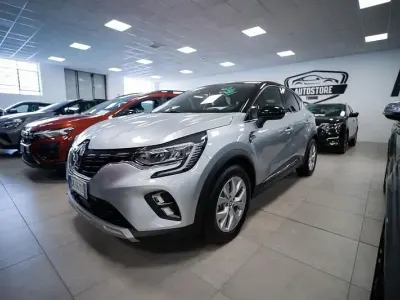 Usata Renault Captur Intens 160 CV (117 kW) 2022 Grigio SUV