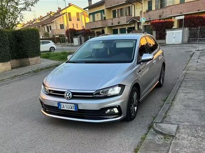 Usata VW Polo R-line 90 CV (66 kW) 2020 Grigio Utilitaria